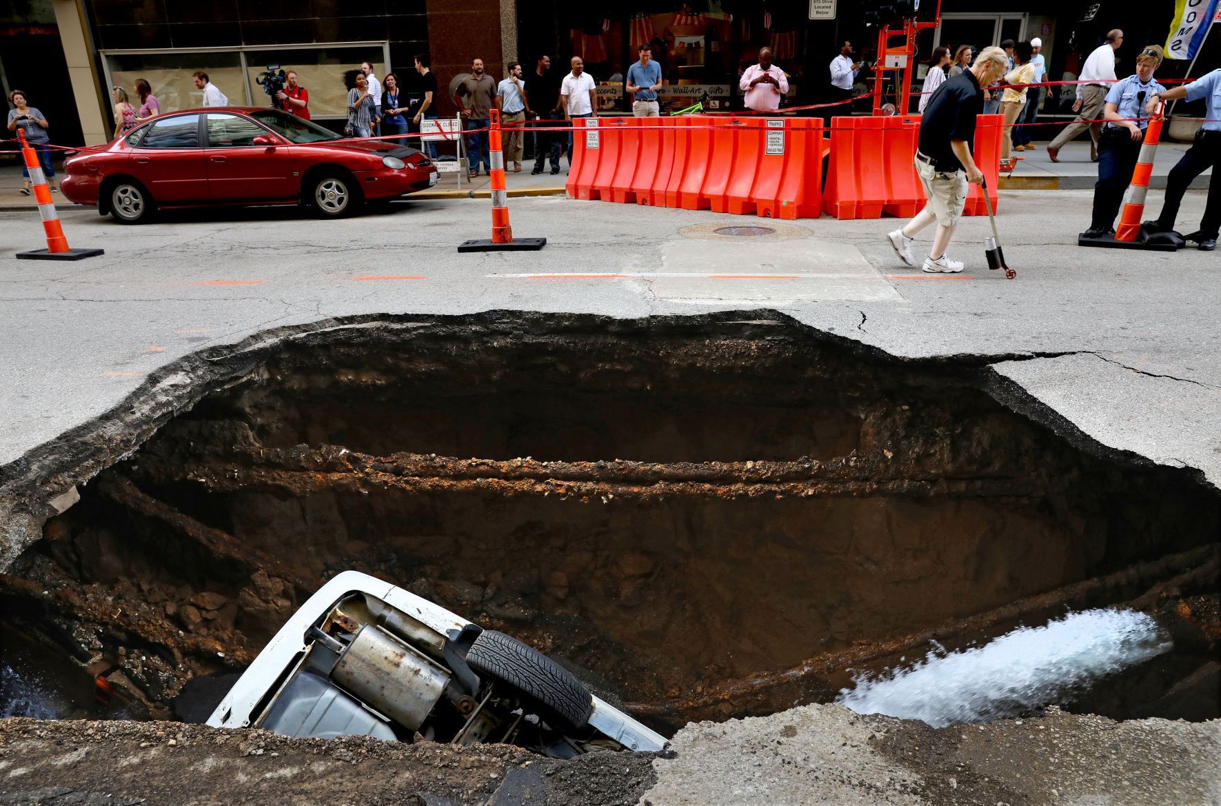 Sinkhole opens up on 6th street downtown